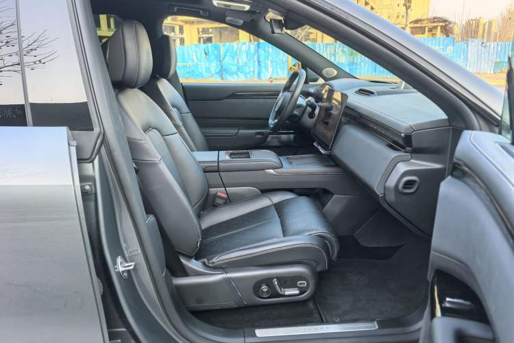 Used Zeekr 7X 2025 100 kWh Long-Range Rear-Wheel Drive with Intelligent Driving Features