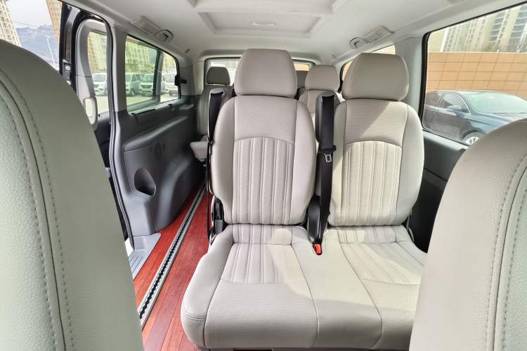 Used Mercedes-Benz Vito 2013 3.0L Elite Edition
