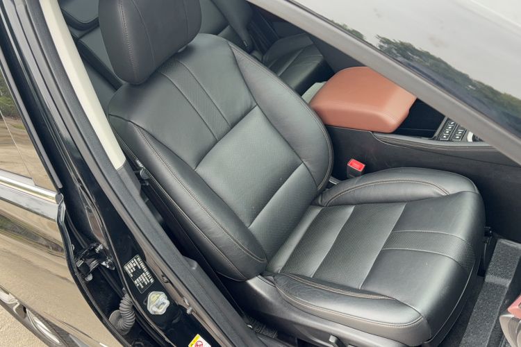 Used GAC Trumpchi GS8 2017 320T Two-Wheel Drive Luxury Smart Connectivity Version (7 Seats) Right Front Seat