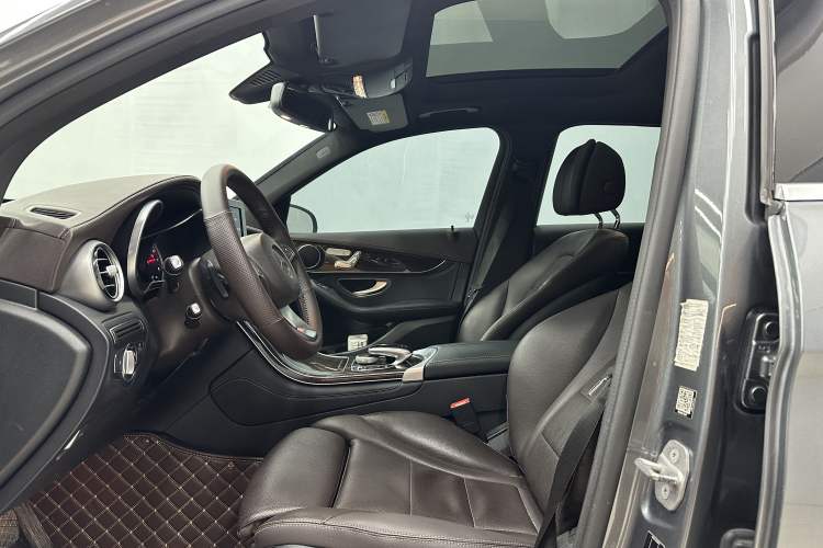 Used Mercedes-Benz GLC 2018 GLC 260 4MATIC Dynamic Edition Interior 3