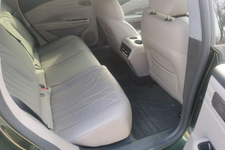 Used Geely Galaxy Galaxy 8 2025 130km EM-P Starship Edition
