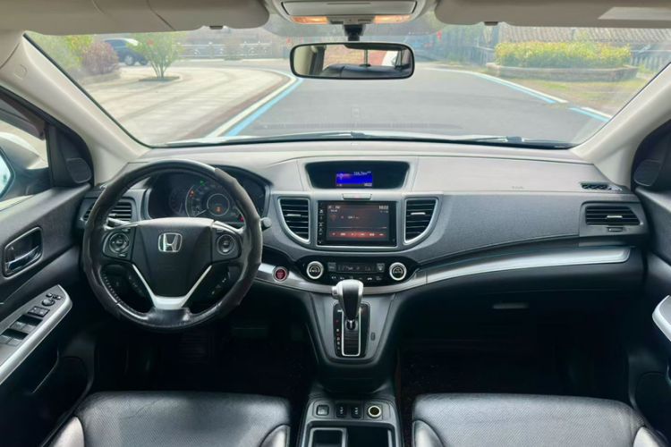Used Honda CR-V 2015 2.4L two-wheel drive luxury version Interior 3