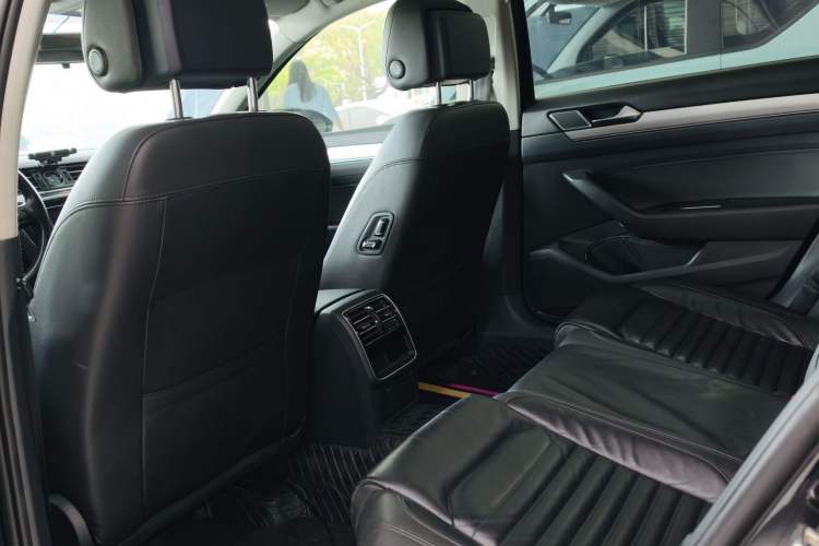 Used Volkswagen Magotan 2018 330TSI DSG Advanced Model Interior 4