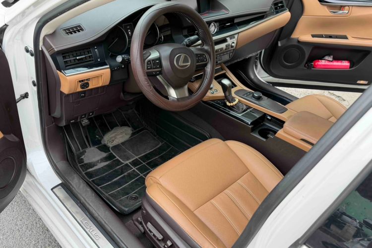 Used Lexus ES 2015 200 Elite Edition Interior 3