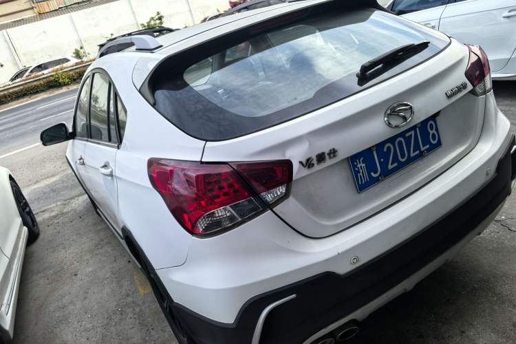 Used Soueast V6 Lingshi 2015 CROSS 1.5L CVT ZhiZun Model