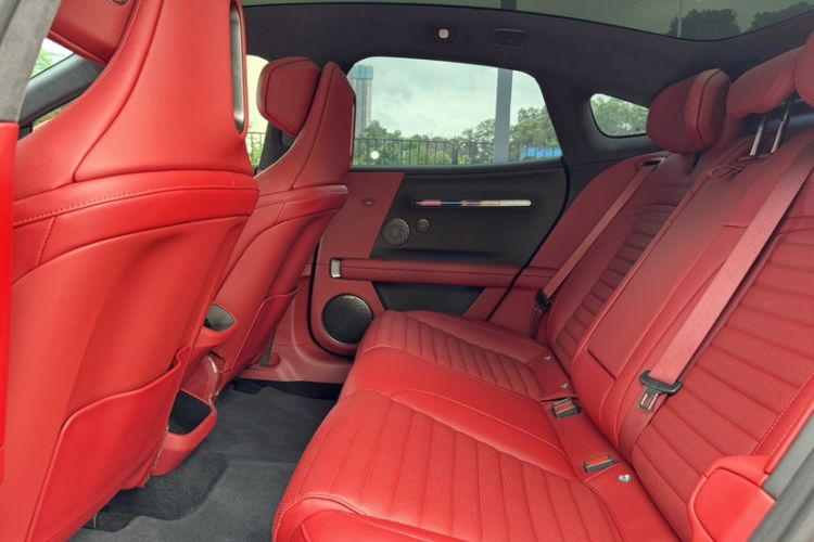 Used Avatr 06 2025 Max Extended-Range Edition Interior 3