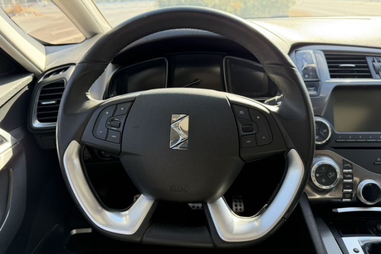 Used DS 5 2013 1.6T Elegant Edition THP200