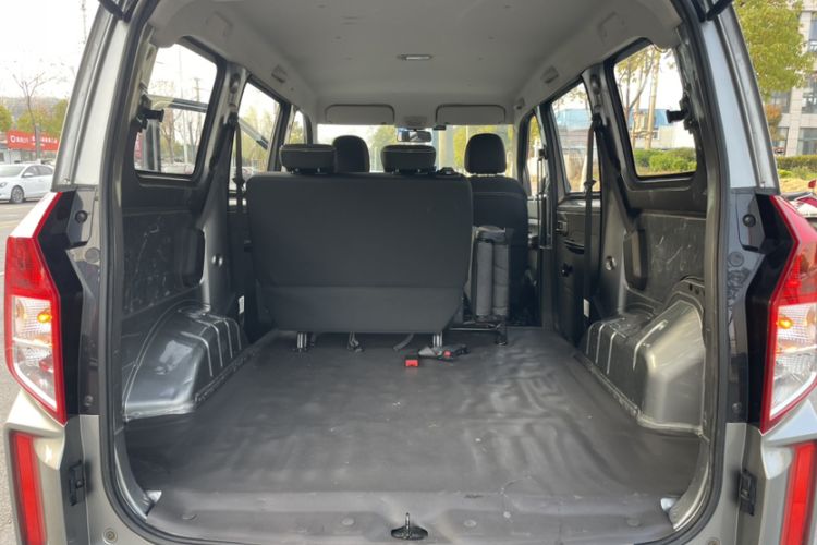 Used Wuling Hongguang PLUS 2019 1.5T Manual Standard Edition 5 Seats
