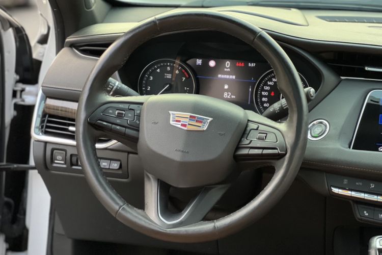 Used Cadillac XT4 2018 28T 4x4 Platinum Edition