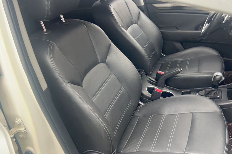 Used BAIC Senova X65 2015 2.0T automatic comfort version
