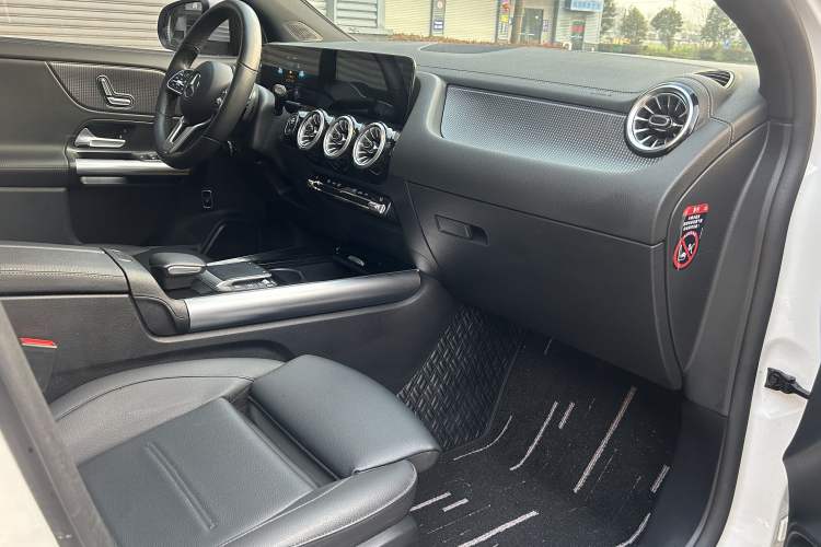 Used Mercedes-Benz GLA 2022 GLA 200 Interior 5