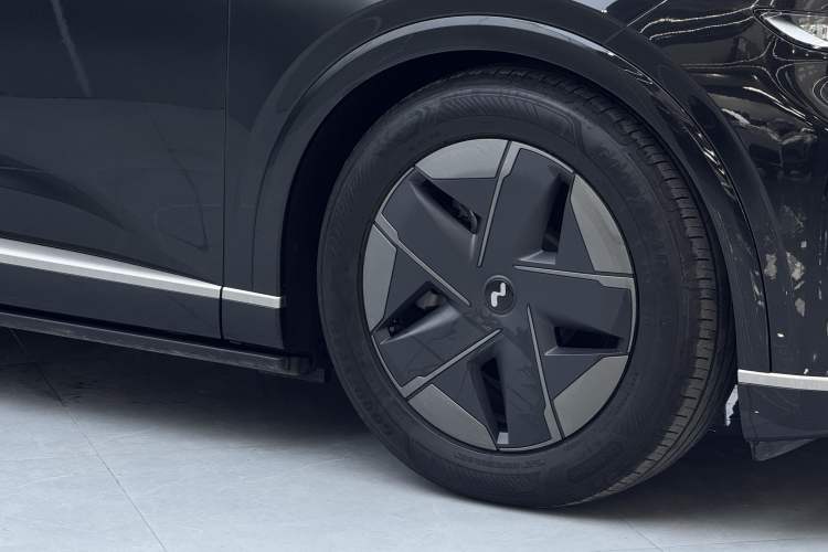 Used ONVO Luxeed L90 2025 Model—Max Six-Seater Version Exterior 3