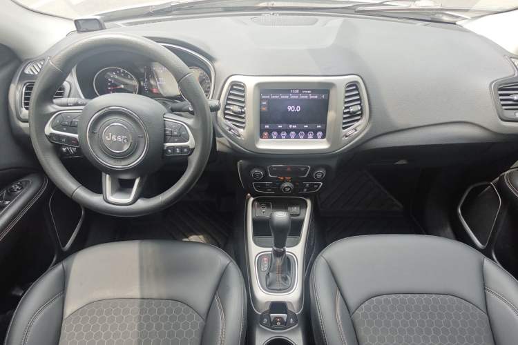 Used Jeep Compass 2019 220T Automatic Enjoyment Version Interior 5
