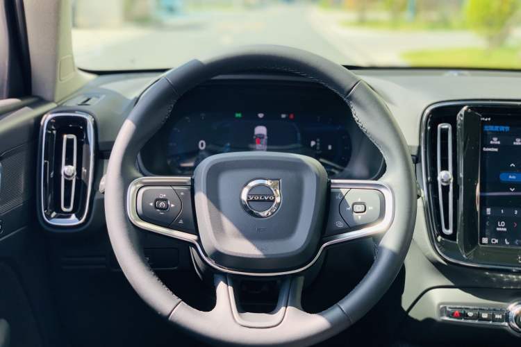 Used Volvo XC40 2024 B4 4x4 Smart Luxury Edition