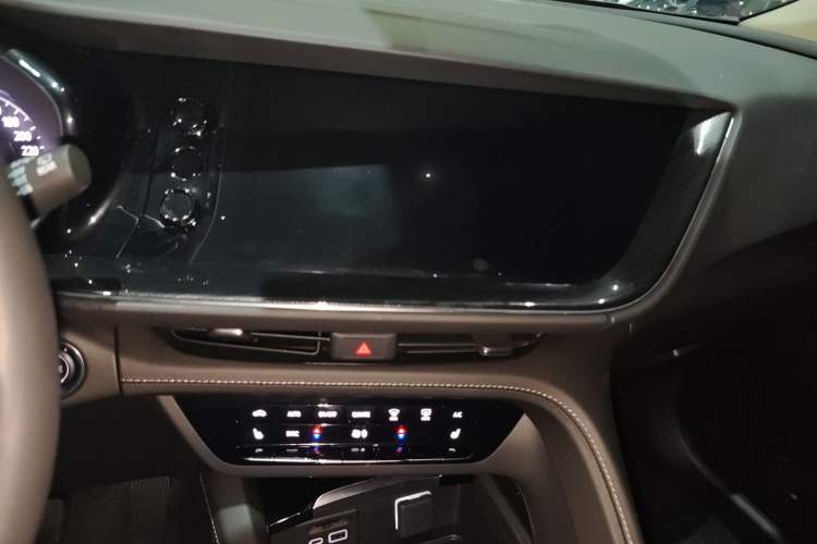 Used Buick Envision 2023 Encore Plus 652T Five-Seat Luxury Model
