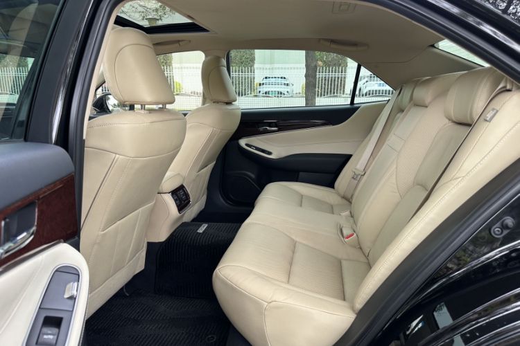 Used Toyota Crown 2018 2.0T Fashion Edition
