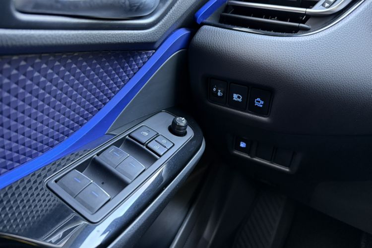 Used Toyota C-HR 2020 2.0L Leading Edition Interior 9