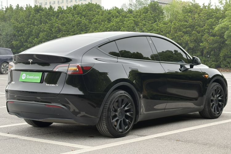 Used Tesla Model Y 2021 Standard Range Rear-Wheel Drive Version Exterior 2