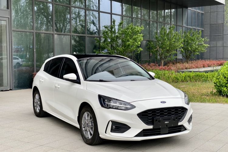 Used Ford Focus 2021 Hatchback EcoBoost 180 Automatic Titanium Edition Exterior 6