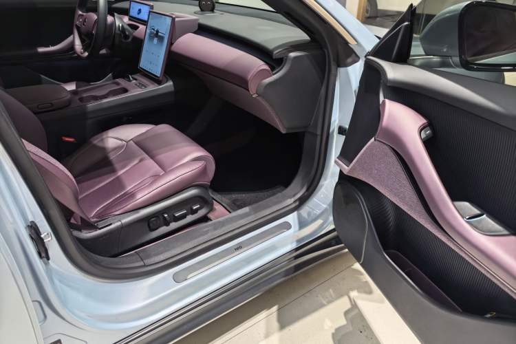 Used Nio ET5T 2025 75 kWh Touring Interior 5