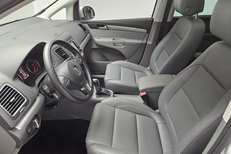 Used Volkswagen Sharan 2013 1.8TSI Standard Model
