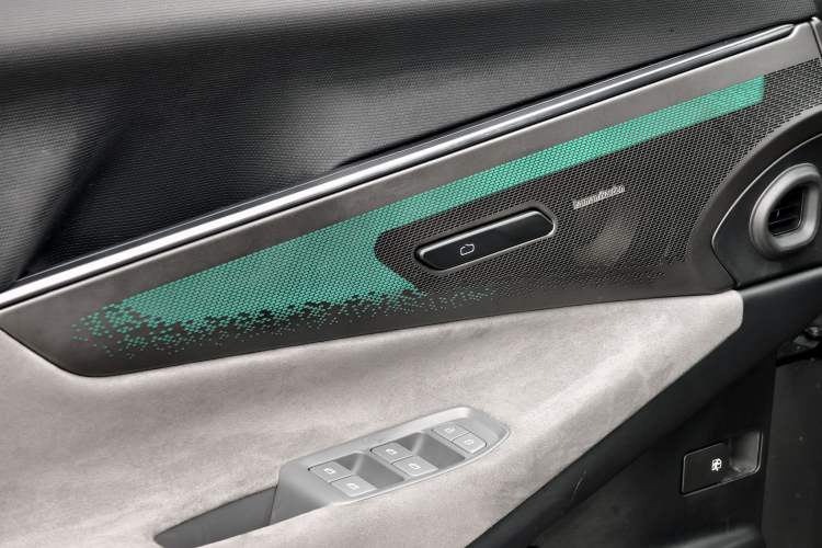 Used Lynk & Co 08 EM-P 2023 245km Ultra-Long Range Halo