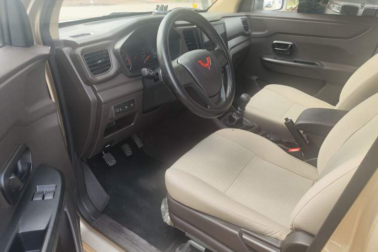 Used Wuling Hongguang V 2022 1.5L Jingqu Version Hydraulic Power Steering LAR