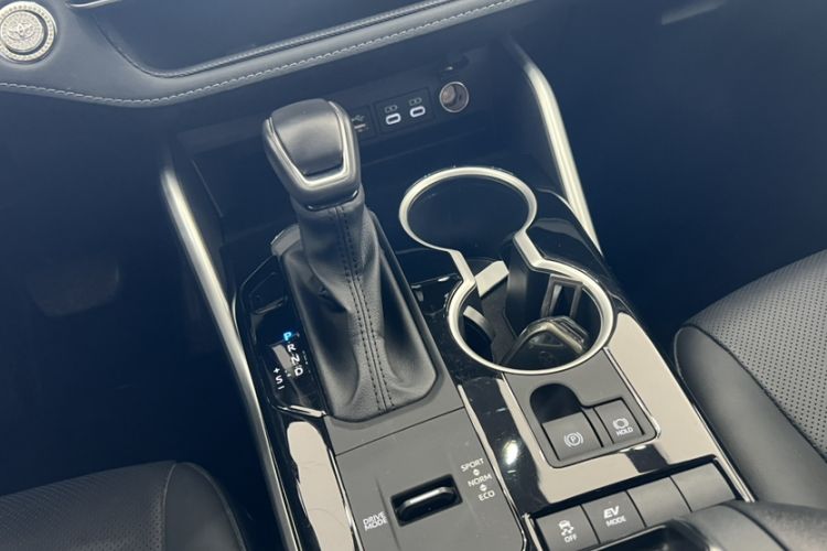 Used Toyota Highlander 2024 2.5L Smart Electric Hybrid Dual-Motor Two-Wheel Drive Luxury Version 7 Seats
