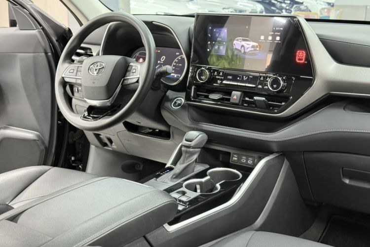 Used Toyota Highlander 2024 2.5L Smart Electric Hybrid Dual-Motor Two-Wheel-Drive Elite Edition 5 Seats Interior 3