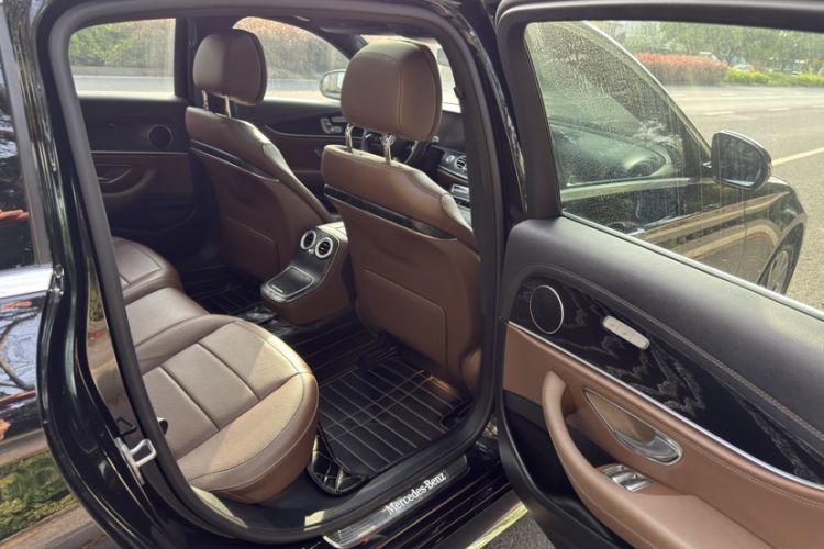 Used Mercedes-Benz E-Class 2021 E 300 L Sporty and Stylish Model Interior 5