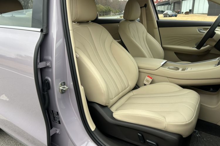 Used Roewe M7 DMH 2025 Model 160km Premium Version
