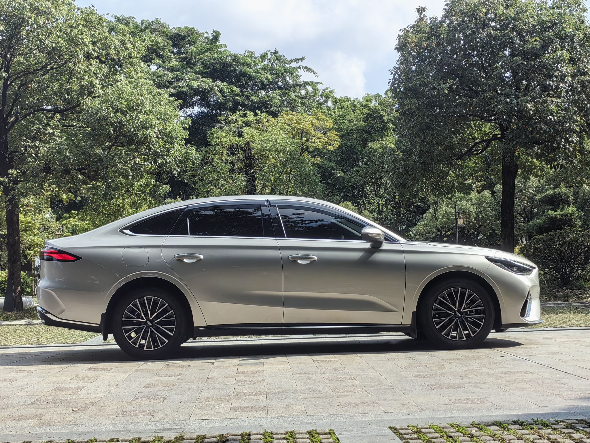 Geely Auto Emgrand 2026 Model 5th Generation 1.5T DCT Flagship Edition — снимка 9