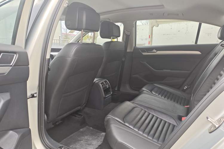 Used Volkswagen Magotan 2017 330TSI DSG Leading Model
