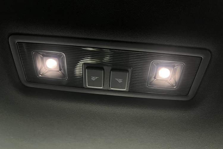 Used Volkswagen FAW-Volkswagen CC 2023 380TSI Striking Edition Interior 8