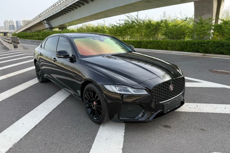Used Jaguar XFL 2025 Model—2.0T P250, Two-Wheel Drive, Premium Luxury Edition