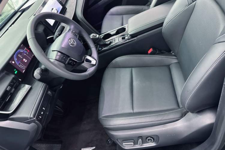 Used Toyota Camry 2024 Dual-Motor 2.0 HGVP Luxury Edition
