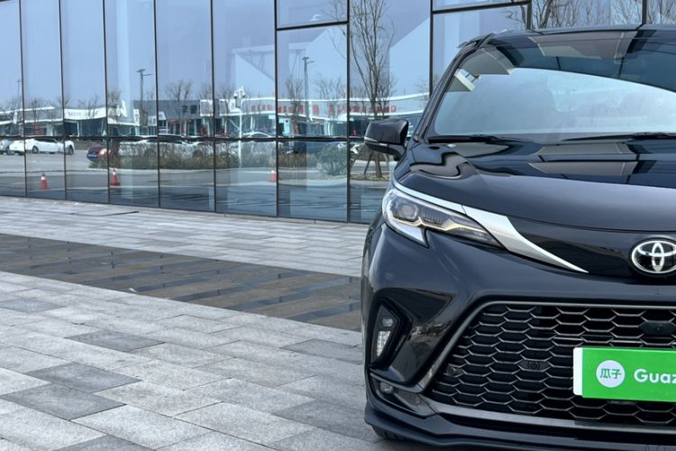 Used Toyota Granvia 2024 2.5L Hybrid Luxury Edition