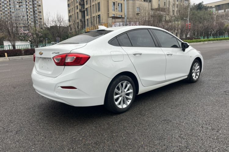 Used Chevrolet Cruze 2018 320 Automatic Pioneer Sunroof Edition
