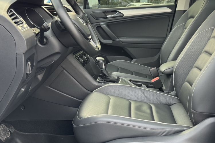 Used Volkswagen Tiguan L 2017 330TSI Automatic Two-Wheel Drive Flagship Edition Interior 8