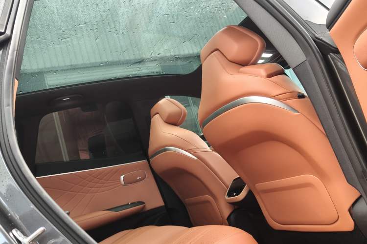 Used Deepal S07 2025 520Max Huawei Qiankun Intelligent Driving ADS SE Pure-Electric Version Interior 14