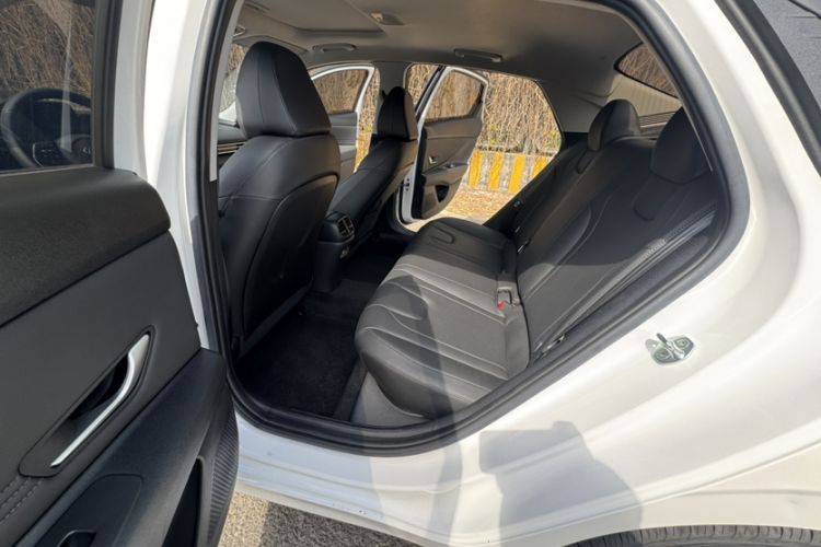 Used Hyundai Elantra 2022 1.5L CVT GLX Elite Edition Headliner