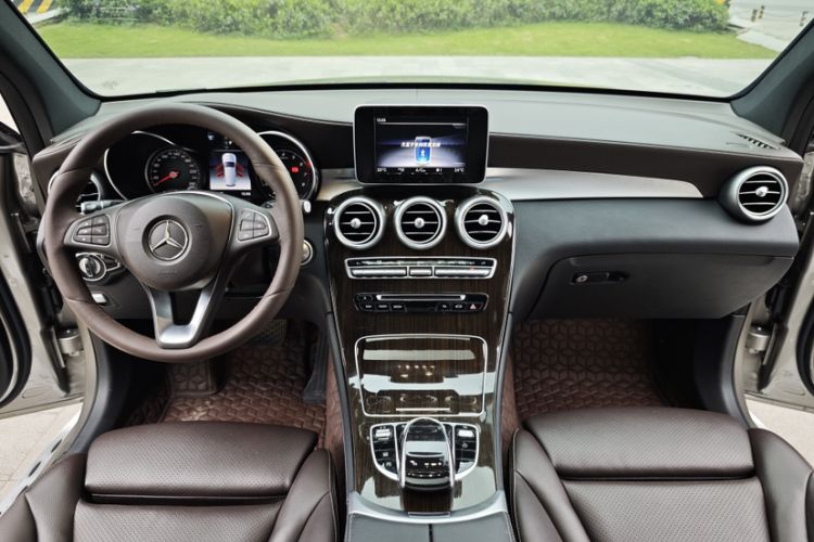 Used Mercedes-Benz GLC 2019 GLC 260 L 4MATIC Luxury Model Interior 1