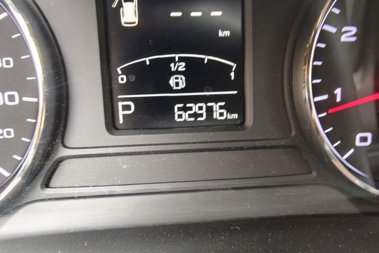 Used MG HS 2018 20T Automatic Two-Wheel Drive Hormone Dynamic Edition China V Standard Odometer Close Up