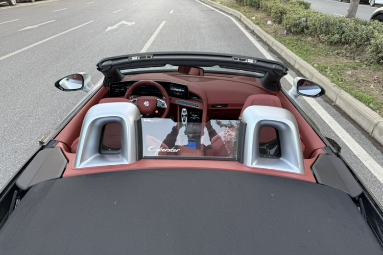 Used MG Cyberster 2024 520 km Legendary All-Wheel-Drive Version
