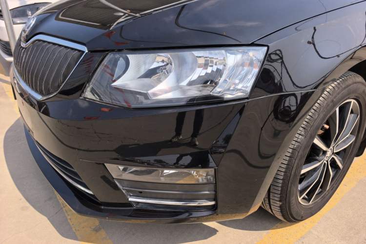 Used Skoda Octavia 2016 1.6L Manual Smart Drive Version Left Front Headlight