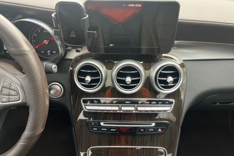 Used Mercedes-Benz GLC 2018 GLC 260 4MATIC Dynamic Edition Interior 3