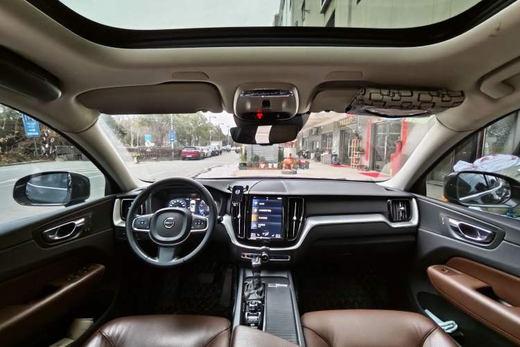 Used Volvo XC60 2019 T5 4x4 Smart Edition China V Standard