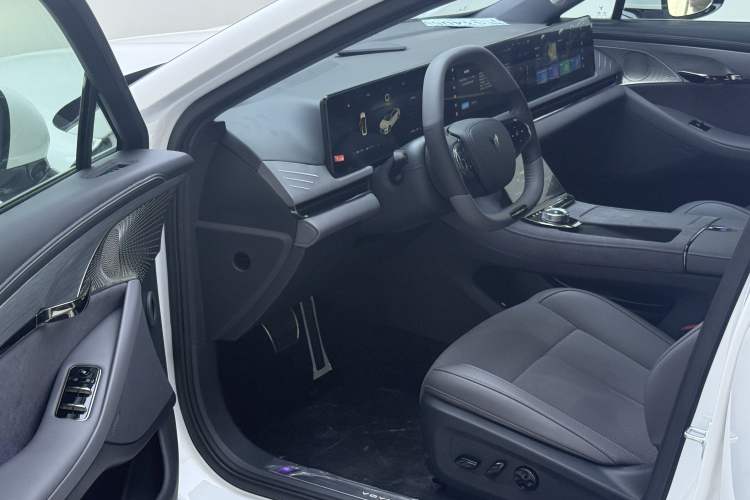 Used VOYAH PASSION 2024 PHEV Four-Wheel Drive Ultra-Long Range Executive Edition

