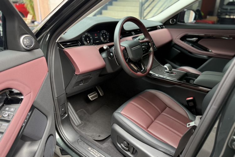 Used Land Rover Range Rover Evoque 2024 Aurora L 249 PS Prestige Light-Chasing Edition
