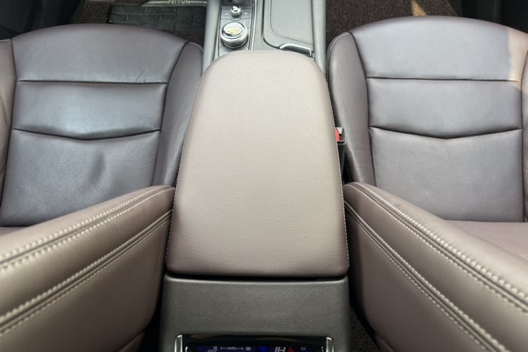 Used Cadillac XT6 2021 2.0T 7-Seater Two-Wheel-Drive Luxury Version Gear Lever